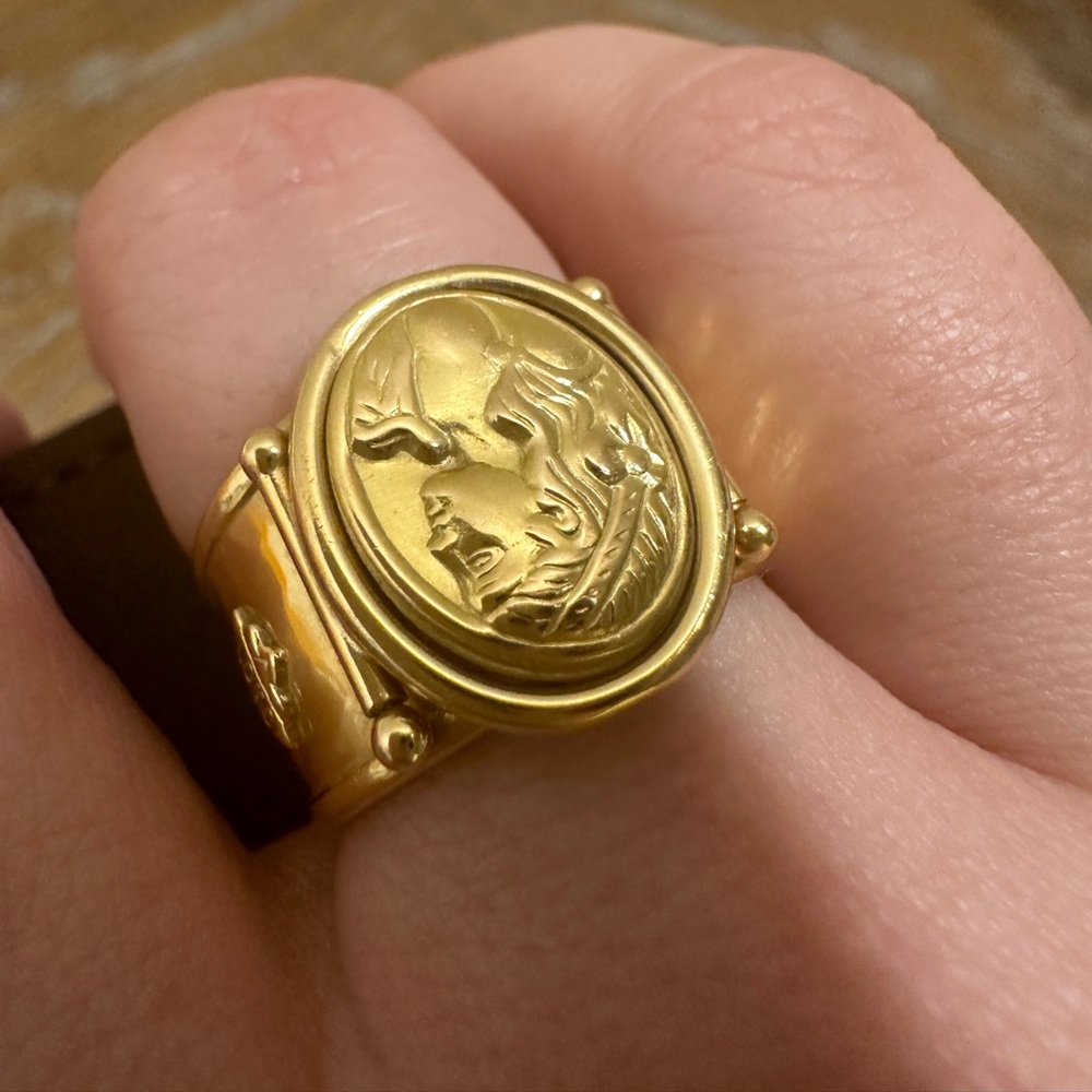 18k Gold Cameo vintage collection ring